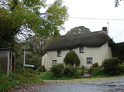 Interesting cottage - geograph.org.uk - 599805.jpg