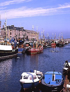 Lossiemouth Harbour - geograph.org.uk - 217148.jpg