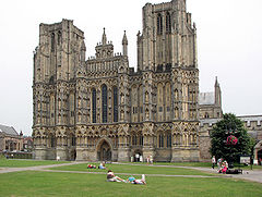 Wells.cathedral.front.arp.jpg