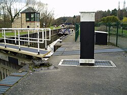 River Don lock at Sprotbrough, South Yorkshire.jpg