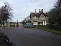 Lodge at Bunker's Hill and entrance to Welbeck Park - geograph.org.uk - 1168609.jpg