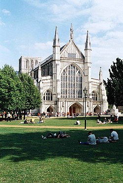 Winchester Cathedral 2004.JPG