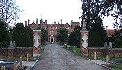 Great Fosters - geograph.org.uk - 143091.jpg