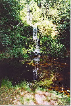 Waterfall, Upper Tilling Valley. - geograph.org.uk - 136653.jpg