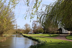A millpond on the River Roding at Fyfield, Essex, England 02.jpg