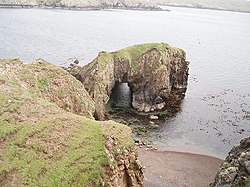 Natural rock arch on the island of Vaila - geograph.org.uk - 454072.jpg