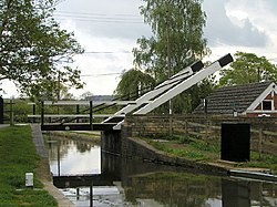 Lift Bridge over the Oxford Canal at Thrupp - geograph.org.uk - 30481.jpg