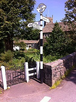 Old Direction Sign - Signpost (geograph 6096220).jpg