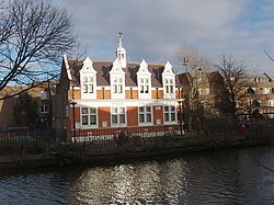 Queen's Park Library, Harrow Road - geograph.org.uk - 306377.jpg