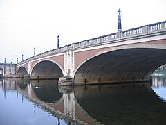 Hampton Court Bridge 1.jpg