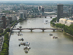 River Thames and Lambeth Bridge-7July2007.jpg