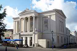 St Albans Town Hall (geograph 5236751).jpg