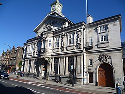 Deptford Town Hall, New Cross Road (geograph 2456610).jpg