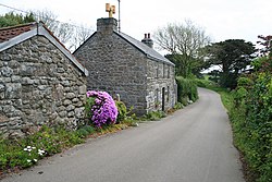 Cottage on The A3110 - geograph.org.uk - 821742.jpg