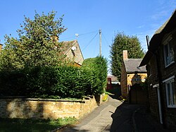 Footpath to The Square, Thorpe Malsor - geograph 6663070.jpg
