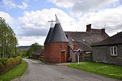 Oast House conversion on a sunny day - geograph.org.uk - 1293265.jpg
