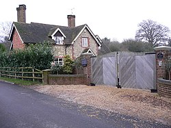 Gates at Bowyers House - geograph.org.uk - 2215687.jpg