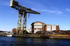Crane at Barclay Curle shipyard,disused now. - geograph.org.uk - 148891.jpg
