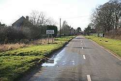 South Clifton village approach - geograph.org.uk - 1712265.jpg