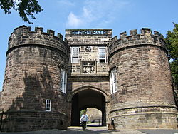 Skipton Castle main gate, 2007.jpg
