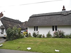 Thatched cottage on Fareham Road, Worlds End (geograph 5052001.jpg