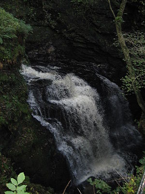 Cynfal Waterfall (Rhaeadr Cynfal) - geograph.org.uk - 596791.jpg