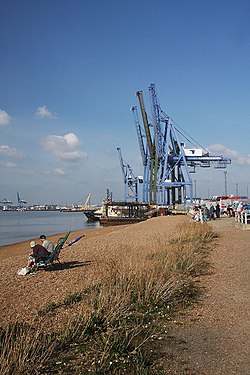 The end of the docks - geograph.org.uk - 982178.jpg