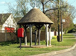 The sheltered pump in Kingston - geograph.org.uk - 1243943.jpg