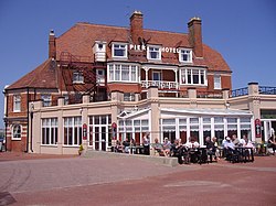 Pier Hotel and public House, 12th June 2009.JPG