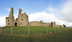 Gatehouse and curtain wall of Dunstanburgh Castle, 2009.jpg