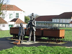 Commemorative statue showing Aylesham's history of mining..jpg