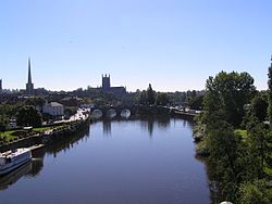 Worcester Cathedral and river Severn - geograph.org.uk - 5687.jpg