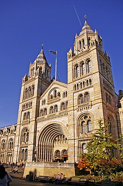 Entrance to Natural History Museum, Cromwell Road, London SW7 - geograph.org.uk - 1034304.jpg