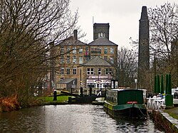 Huddersfield Narrow Canal, Slaithwaite (3232430990).jpg