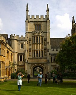 Magdalen College, Oxford-15320233952.jpg