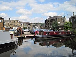 Leeds & Liverpool Canal - Silsden (geograph 5214466).jpg