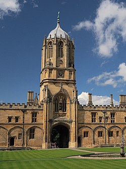 Tom Quad, Christ Church, Oxford (cropped).jpg