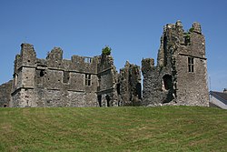 Castel Caulfield Ruins.jpg