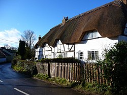 Fyfield - Thatched Cottage - geograph.org.uk - 1136297.jpg