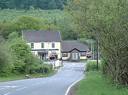Fountain pub and crossing - geograph.org.uk - 216697.jpg