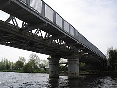 Bourne End Railway and Foot Bridge.JPG