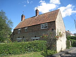 Cottage in Newton (geograph 3109535).jpg