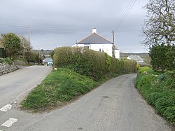 Fork in the road at Brill - geograph.org.uk - 369587.jpg