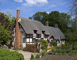 Anne Hathaways Cottage 1 (5662418953).jpg