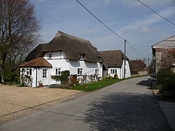 Nether Wallop - Country Cottage - geograph.org.uk - 1801379.jpg