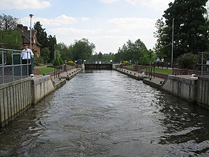 2008-05 Hambleden Lock (2).jpg