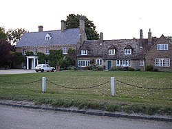 Houses in Newnham - geograph.org.uk - 48987.jpg