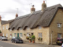 Thatched cottages in Podington - geograph.org.uk - 528746.jpg