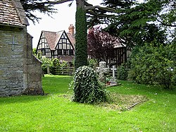 Churchyard, Staverton - geograph.org.uk - 882285.jpg
