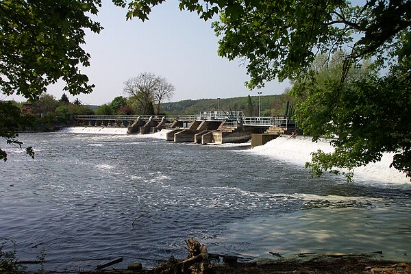 Locks on the River Thames - Wikishire